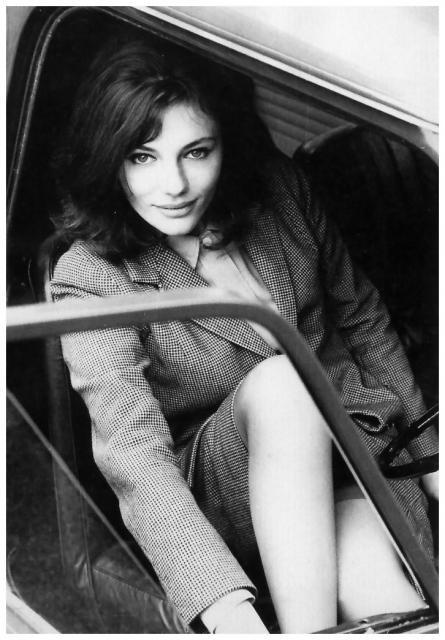 Immagine Allegata: actress-jacqueline-bissett-in-her-mini-cooper-photo-by-john-cowan-london-june-1964.jpg