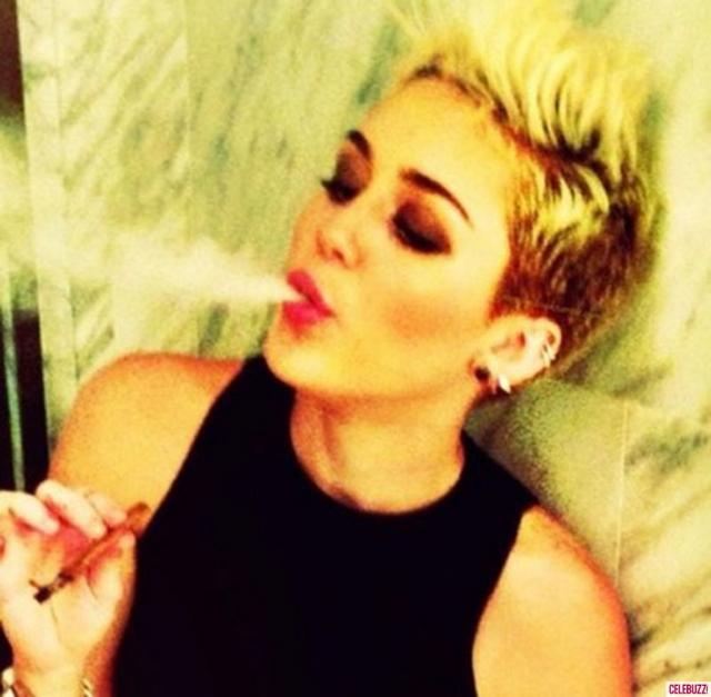 Immagine Allegata: Miley-Cyrus-Selfies-36-1024x1003.jpg