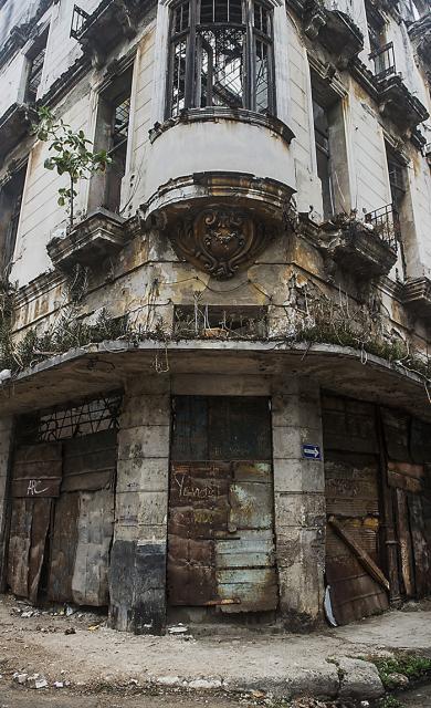 Immagine Allegata: DSC_9412L'Habana vieja. per strada.Bella casa diruta.QUINTA.RID.jpg